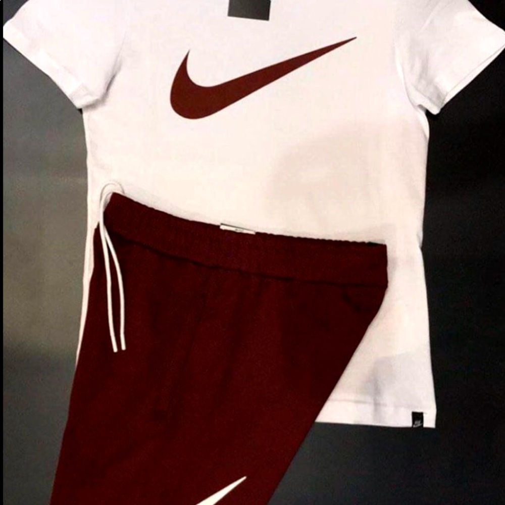 Nike - Picture 3 of 4